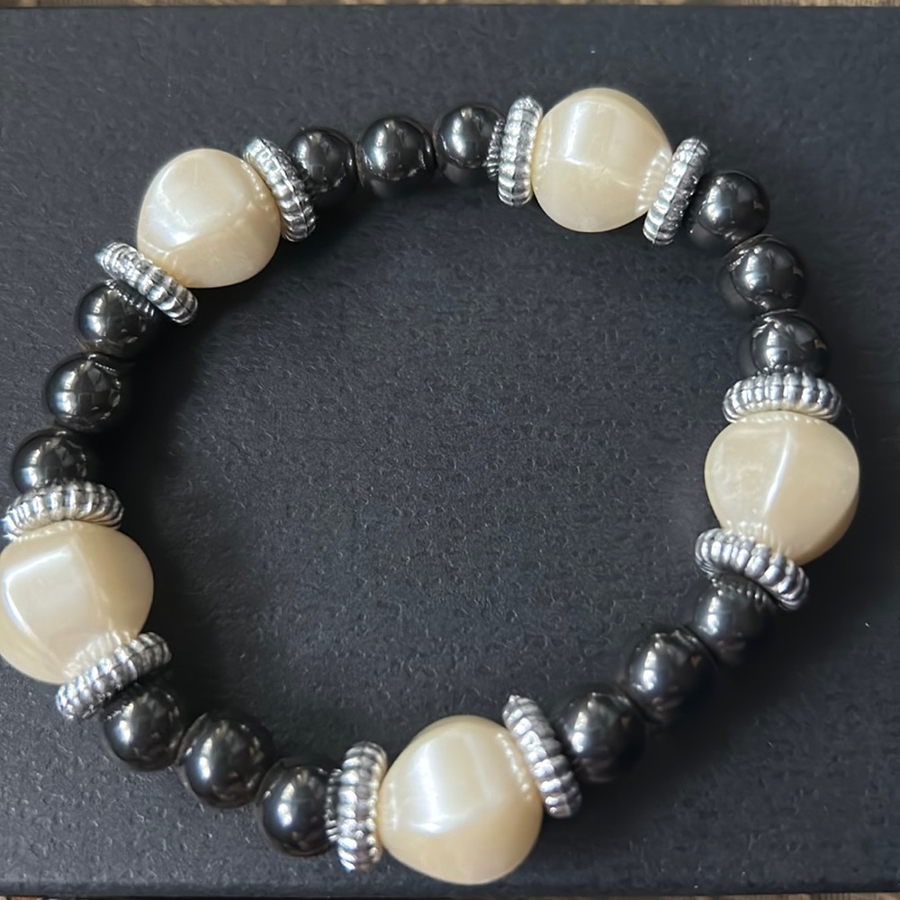 Stretchy bracelet